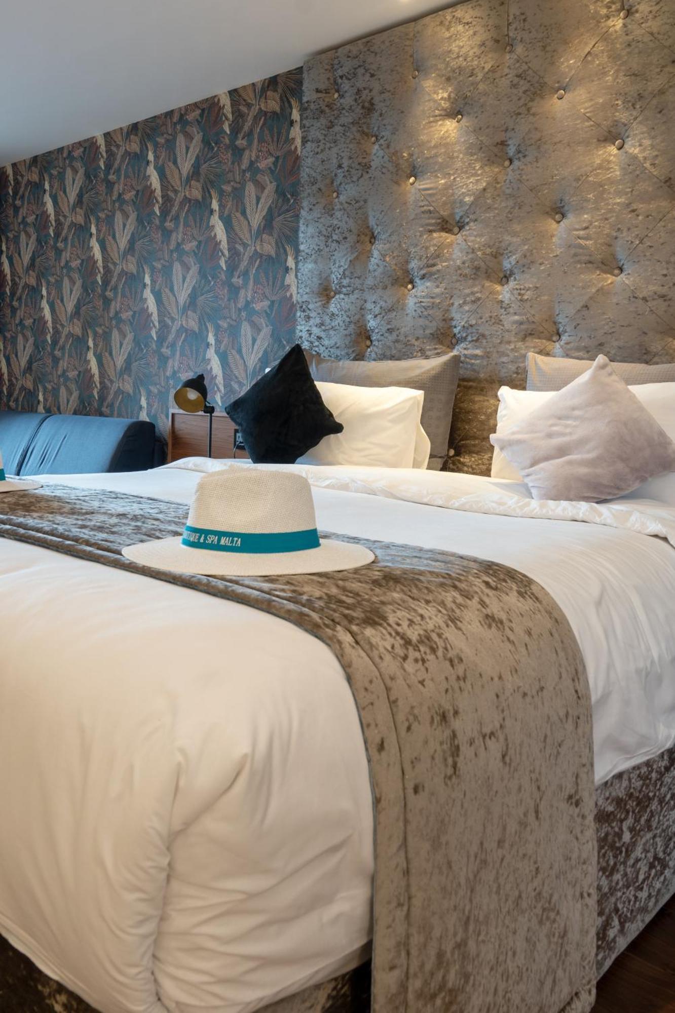 Hotel The Village Boutique And